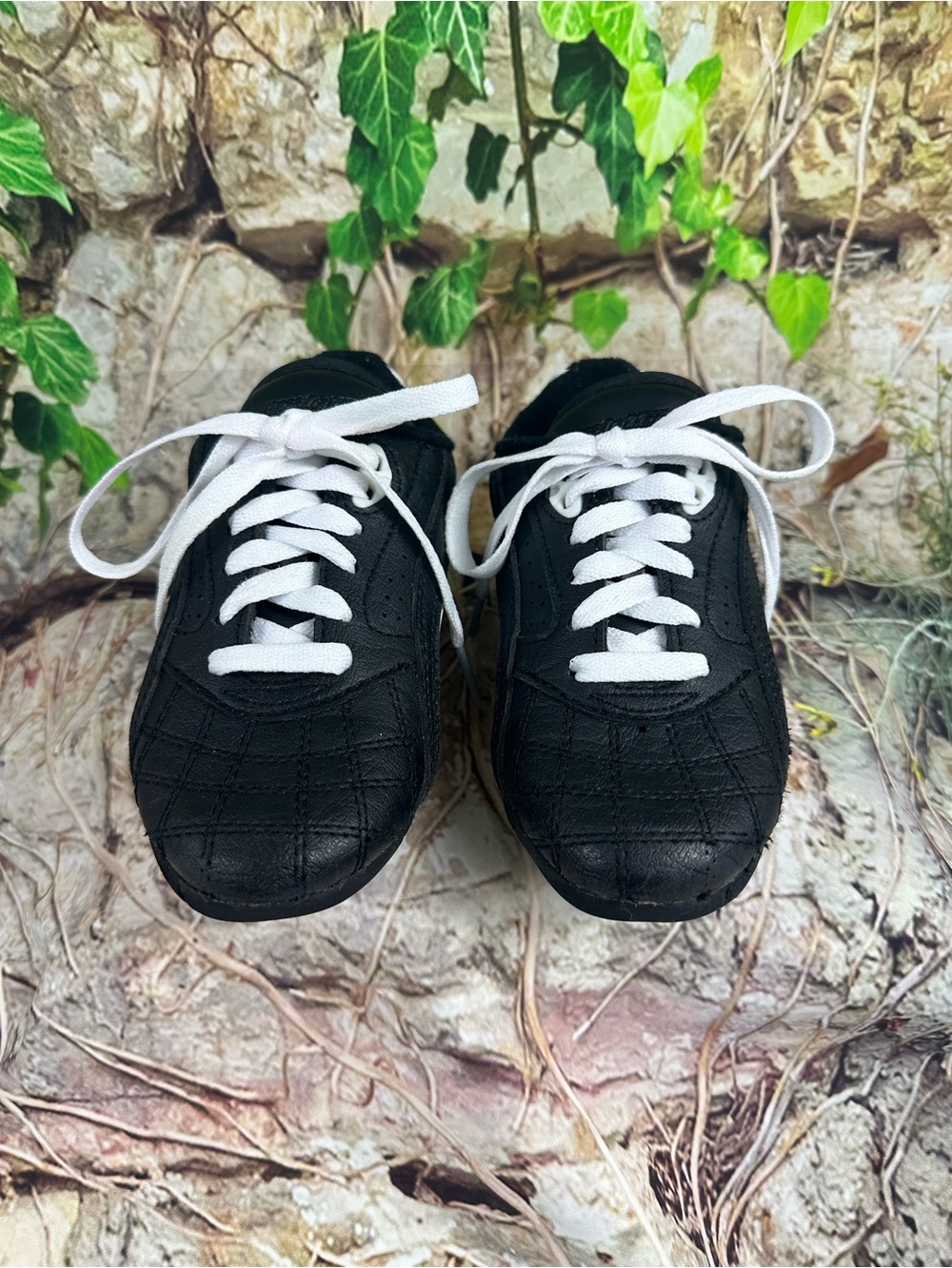 Grass trackers 10.5 Y black shoelaces or white shoelaces